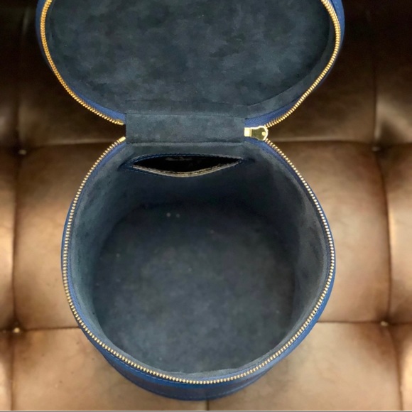 Authentic Louis Vuitton Bucket - Picture 15 of 16